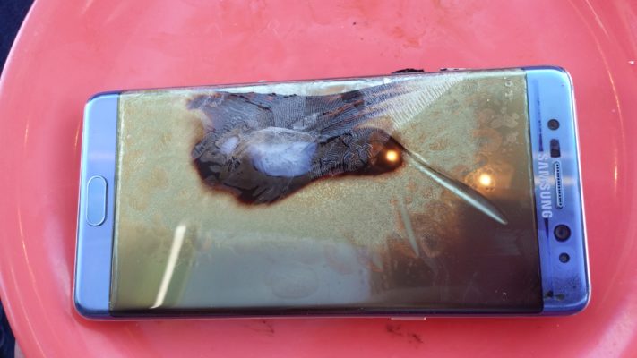 Ersättningsexemplar av Samsung Galaxy Note 7 börjar brinna, operatörer pausar försäljningen