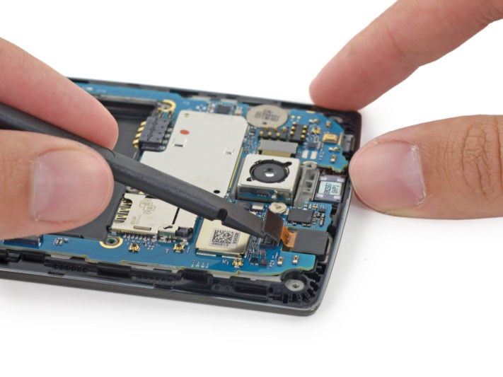 LG G4 får högt betyg av IFixIt till skillnad mot Galaxy S6 Edge och One M9