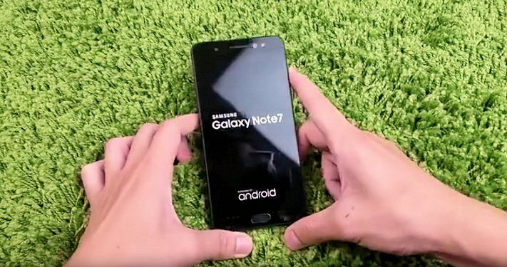 Samsung Galaxy Note 7-prototyp med platt skärm visas upp i lång video