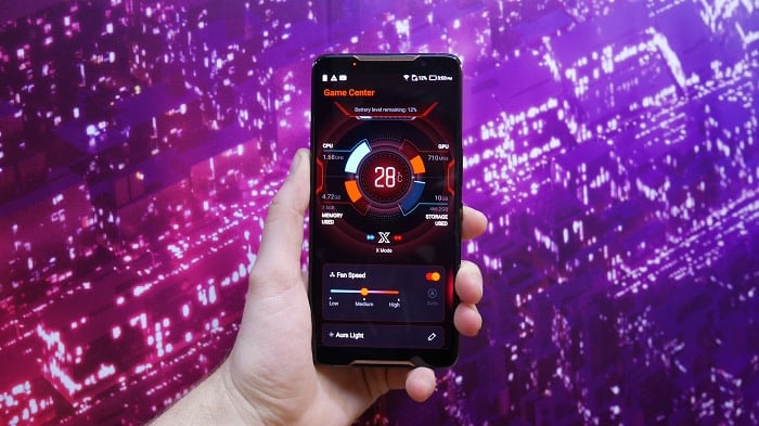 Spelmobilen Asus ROG Phone kan nu förbeställas för 9990 kronor
