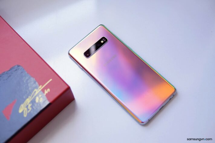 Samsung börjar sälja skimrande specialupplaga av Galaxy S10+